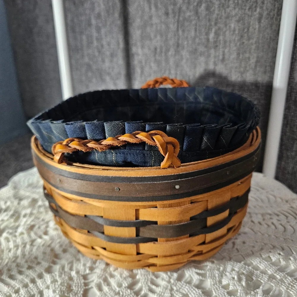 Longaberger Collectors Club 1998 Renewal Basket with Liner & Protector 8.5x4